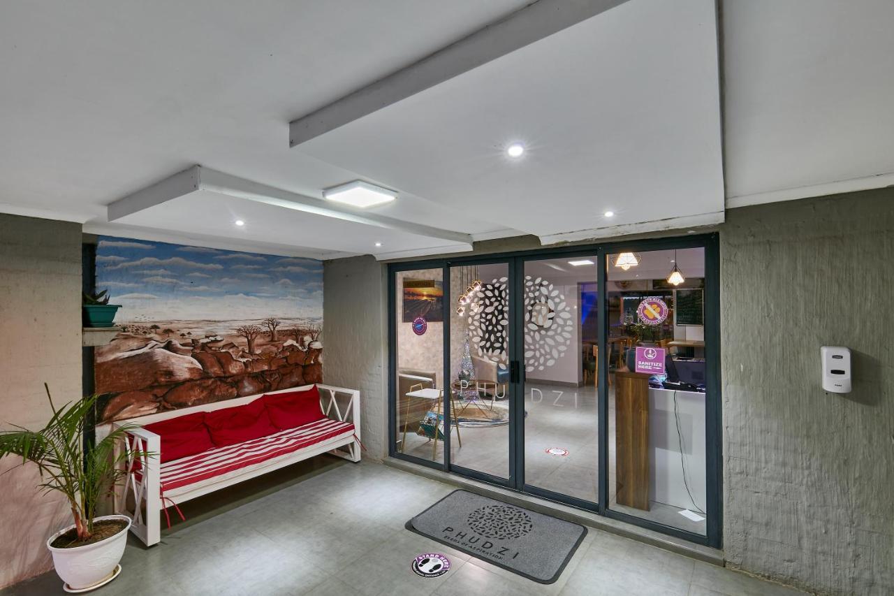 Phudzi Hotel Letlhakane エクステリア 写真