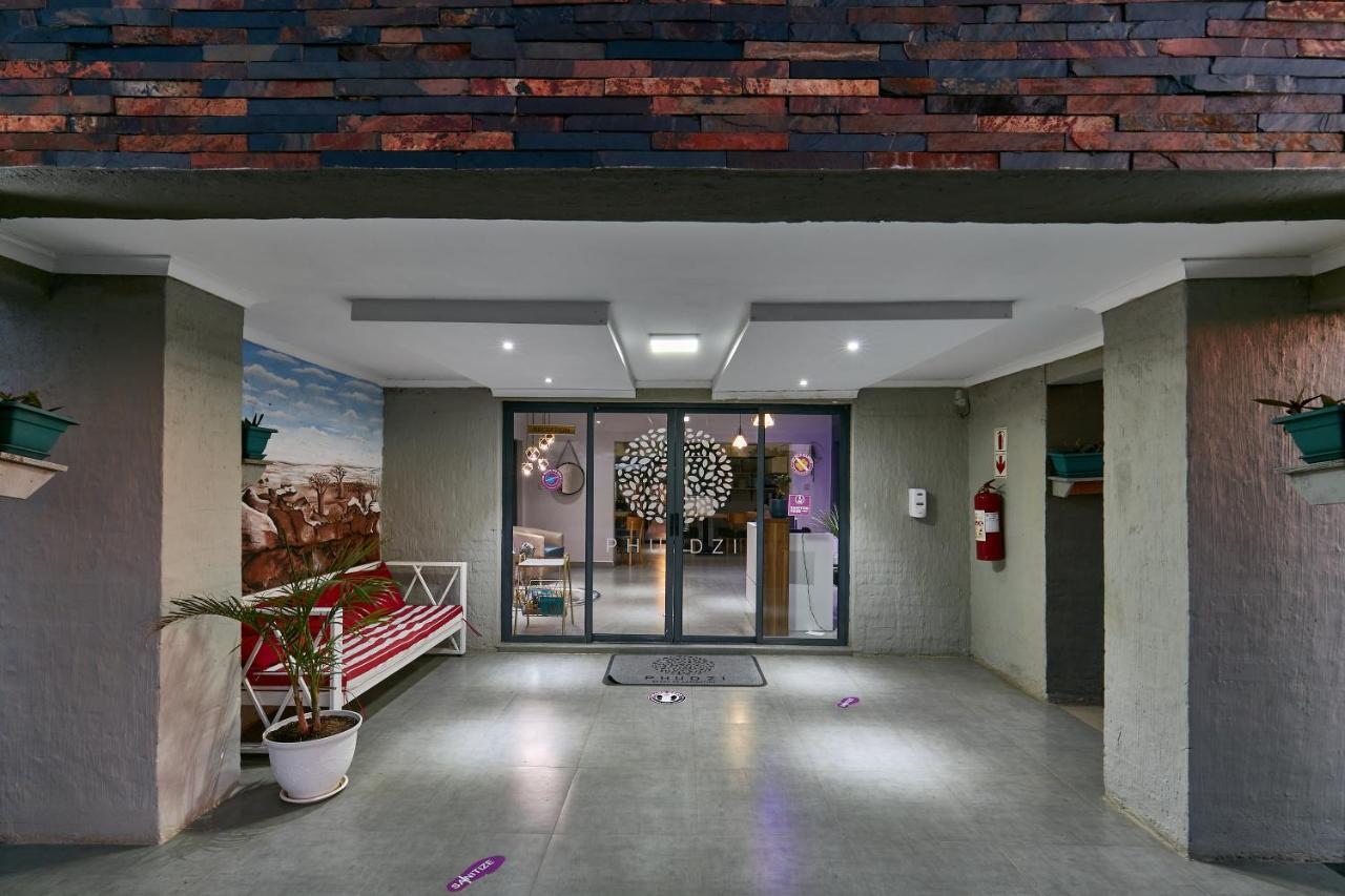Phudzi Hotel Letlhakane エクステリア 写真
