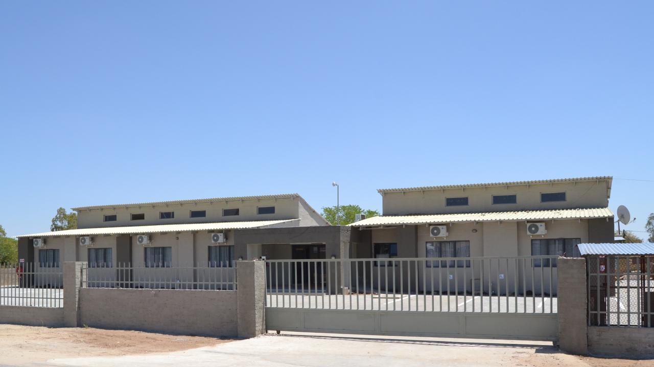 Phudzi Hotel Letlhakane エクステリア 写真